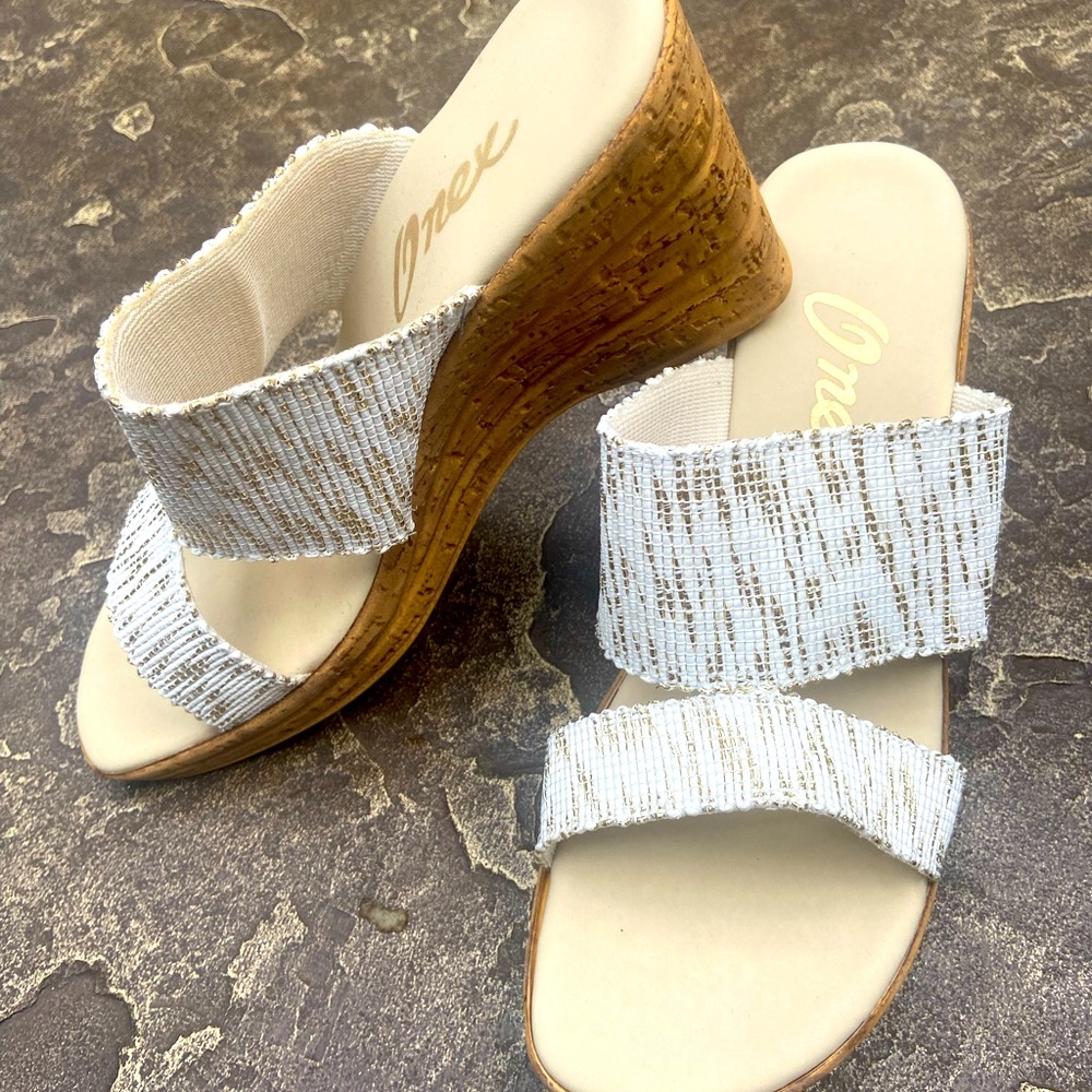 NEW ONEX SHOES IN BOX! Originally $110. Now $45